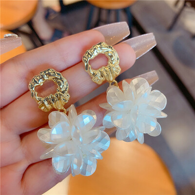 Korėjietiški mados balti žiedlapių rutuliniai auskarai moterims Elegantiški ilgi saldūs vasaros perlai Kalnų krištolo gėlių auskarai moteriški papuošalai