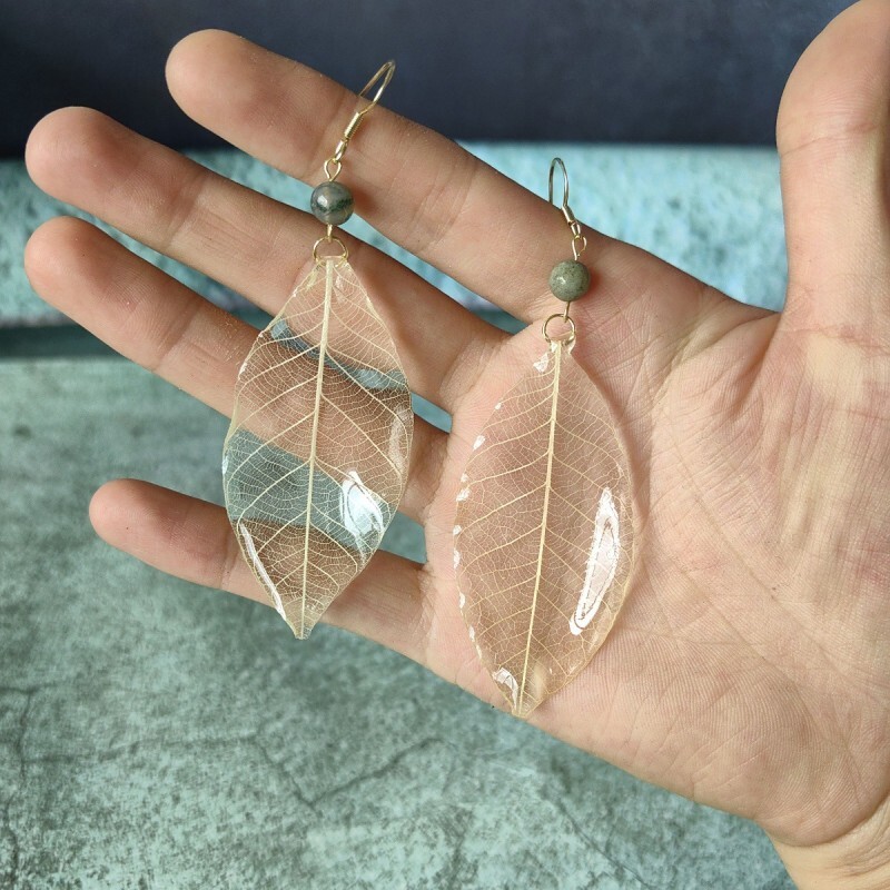 Cercei naturali unici cu frunze verzi, rășină epoxidică, cercei cu frunze roșii de arțar, cu frunze uscate, bijuterii de declarație.