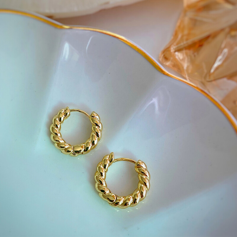 Minimalista stílus, kerek kis fülbevaló, sárgaréz aranyozott fülbevaló, könnyű luxus felsőkategóriás fülbevaló