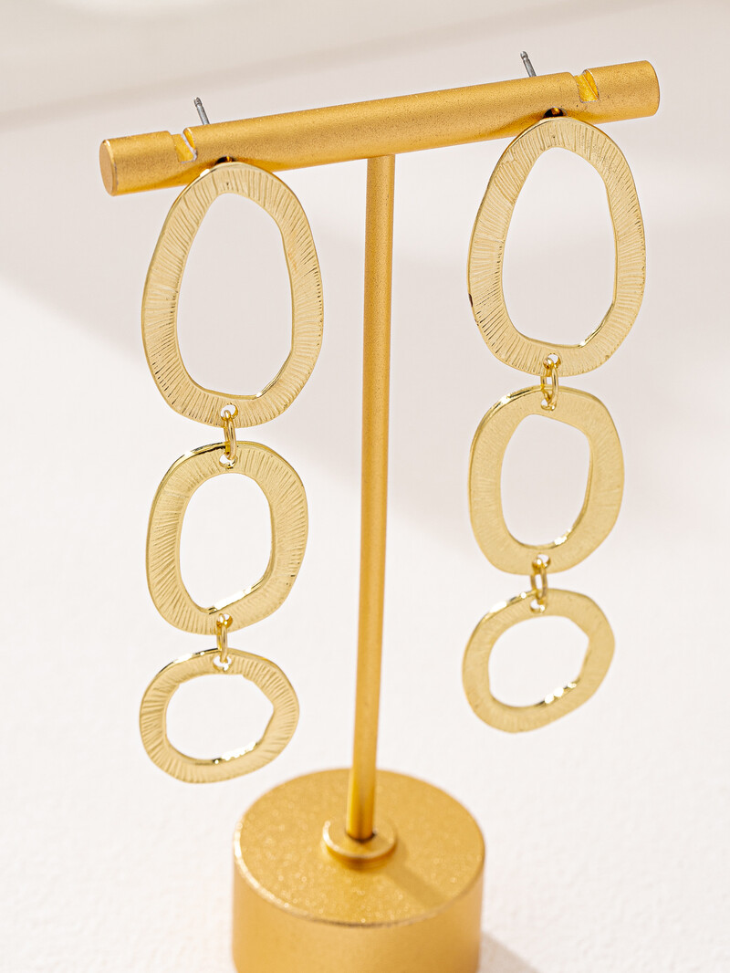 1 pāris vienkāršu, elegantu un daudzpusīgu retro modes ģeometrisku garu auskaru