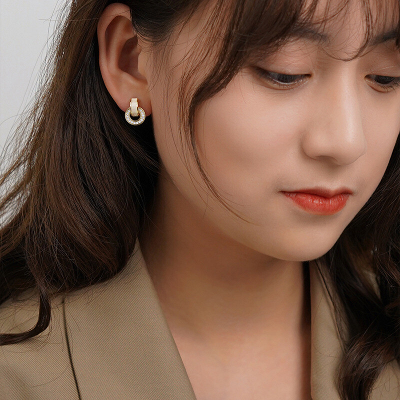 Korėjos baltos alyvos apvalūs auskarai moterims Išskirtiniai putojantys kristaliniai geometriniai apvalūs auskarai vakarėlio papuošalai