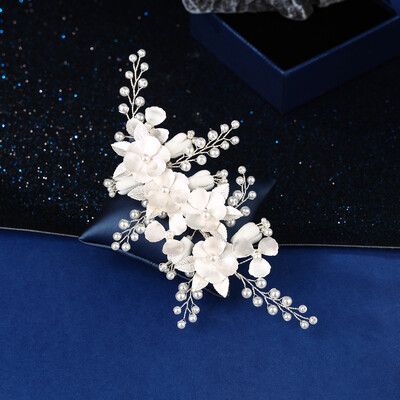 Ar rokām darinātas kāzu matu ķemmes, pērļu ziedu līgavu matu sprādzes sieviešu kāzām