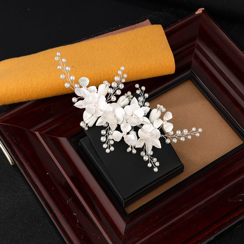 Ar rokām darinātas kāzu matu ķemmes, pērļu ziedu līgavu matu sprādzes sieviešu kāzām