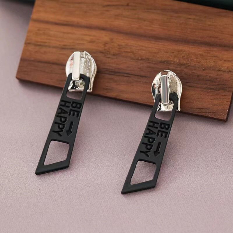 Minority Design Neregulāra metāla rāvējslēdzēja auskari Sudraba adatas pīrsinga auskari vīriešiem Sieviešu rotaslietas dāvanas