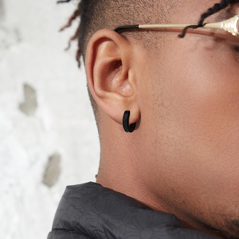 Cercei Totem Hoop pentru bărbați și adolescenți, cercei Huggies din oțel inoxidabil negri Anit Allergy, bijuterii pentru urechi rock punk