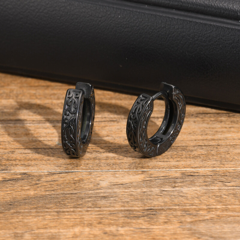 Cercei Totem Hoop pentru bărbați și adolescenți, cercei Huggies din oțel inoxidabil negri Anit Allergy, bijuterii pentru urechi rock punk