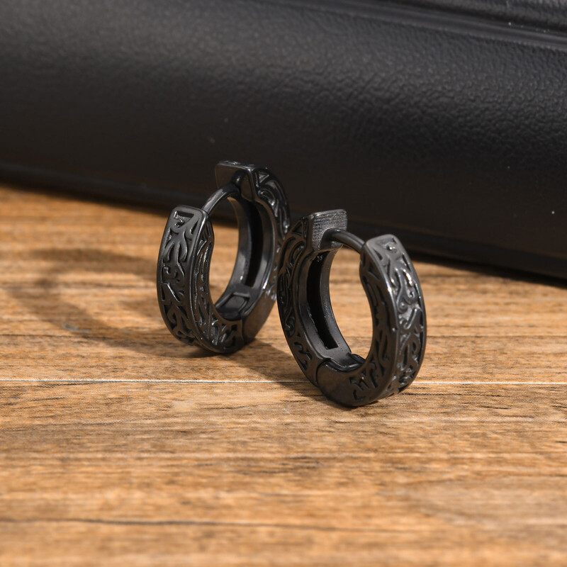 Cercei Totem Hoop pentru bărbați și adolescenți, cercei Huggies din oțel inoxidabil negri Anit Allergy, bijuterii pentru urechi rock punk