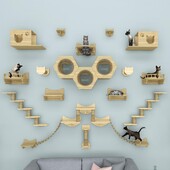 Ant sienos tvirtinamos kačių laipiojimo lentynos mediniai baldai, draskytuvas, šokinėjimo platforma, virvės kopėčios, miegančios ir žaidžiančios katės