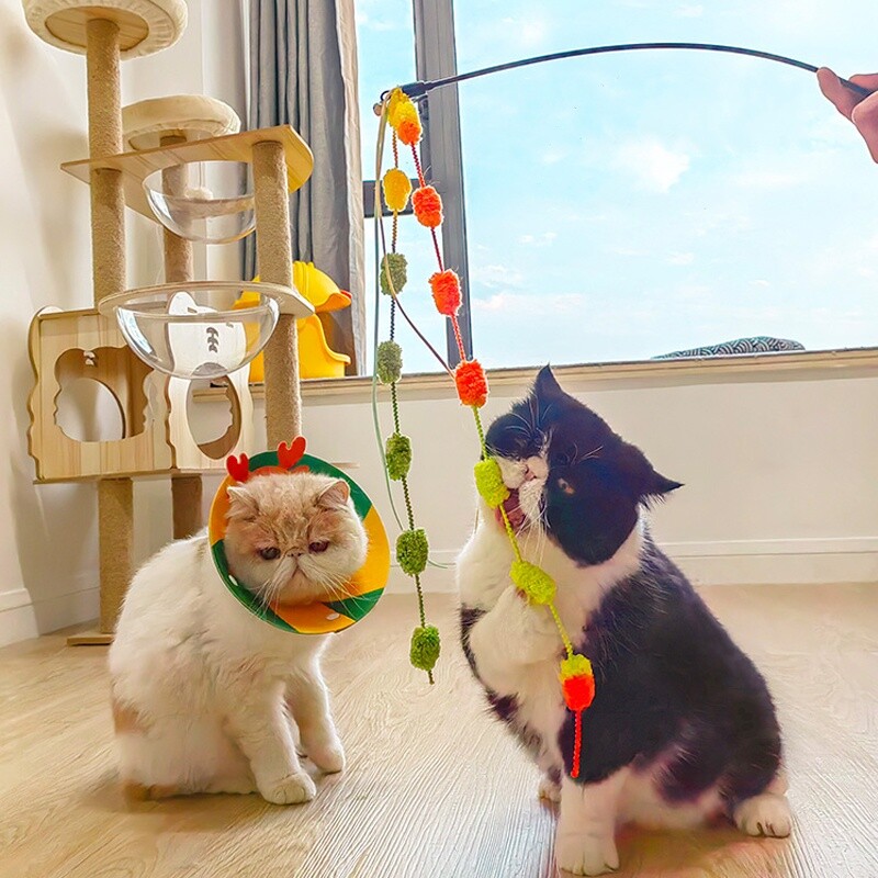 Pliušinis rutulinis kačių erzinimas Spalvingų siūlų kamuoliukų erzinimo lazdelė Swing Stremers Kačių žaislas Lankstus PVC pagaliukas Interaktyvus varpelio erzinimas naminiams gyvūnėliams