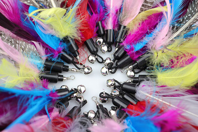 10 bucăți de jucării de schimb cu pene de pisică, rezerve cu pene naturale pentru jucării de interior pentru pisici, pisicuță care se distrează jucându-se cu pene