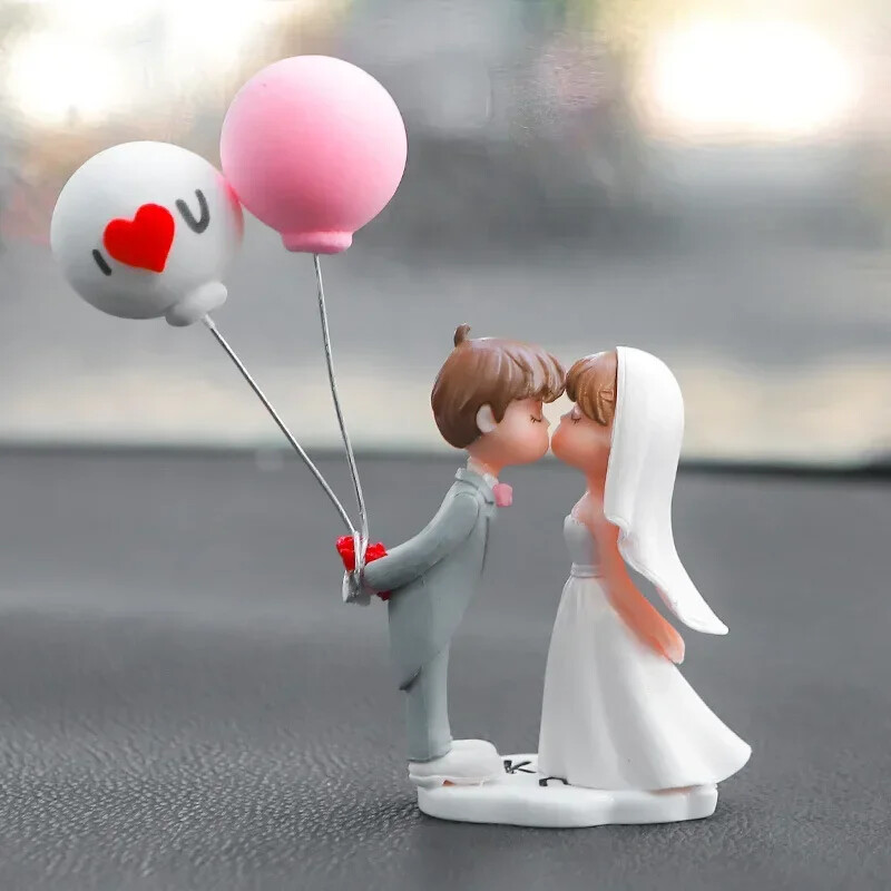 Jauni radoši, jauki pāra dekorēšanas centra konsoles atpakaļskata spoguļa meitenes dievietes automašīnas interjera dekorēšanas piederumi