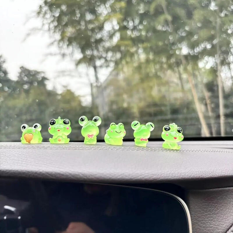 7 bucăți Lonely Frog Noctilucent Accesorii pentru mașină desene animate Consolă centrală pentru mașină Decorare Birou Birou Decorare ecran de computer PapusaCadou