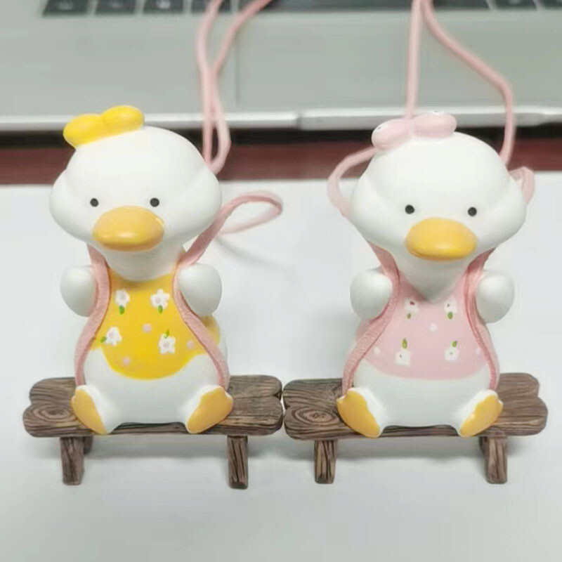 Gipsiniai mieli automobilių priedai Bowknot Swing Duck pakabukas automobilio galinio vaizdo veidrodžio poros priedai Gimtadienio dovanos Automobilių prekės Kvepalai