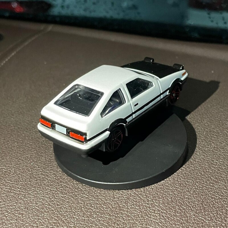 Decorarea tabloului de bord al mașinii în derivă Ornament realist cu acțiune în derivă Model de mașină cu acțiune în derivă realistă pentru decor auto