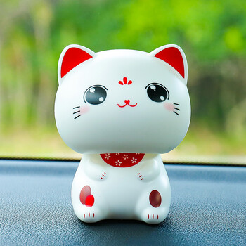 Захранван от слънчева енергия Maneki Neko Lucky Cat Car Interior Decor Cute Swinging Noding For Home Office Desktop Car Desktop Кукла