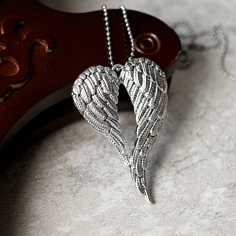 Automobilių priedai antikvariniai sidabriniai angelo sparnai pakabukas Automobilio vidaus apdaila yra ant automobilio galinio vaizdo veidrodėlio