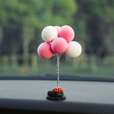 Įvairiaspalviai puikūs automobilių papuošalai Balionas Kūrybiškas automobilio dekoravimas Baliono interjeras Prietaisų skydelis Žavingi reikmenys