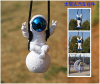 Spaceman Swing Automobil Astronaut Pandantive pentru mașini Ornamente Pandantive pentru oglindă retrovizoare pentru mașină Decorare suspendată Accesorii interioare