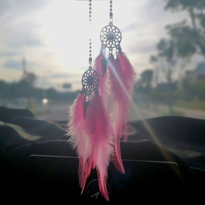 Dream Catcher auto kulons meitenēm ar spalvu spoguli piekarināms kulons Mājas dekors Lucky Car Ornaments Meiteņu auto salona aksesuāri