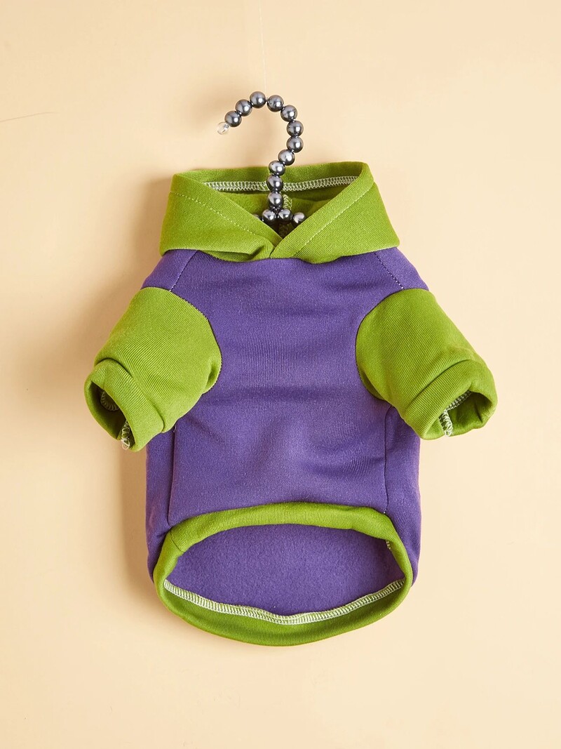 Mājdzīvnieku drēbes suņu kaķu sporta krekls ar samta siltu un ērtu purpursarkanu un zaļu šuvju drēbes ar vienkāršiem un dāsniem apdrukām