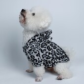 Mājdzīvnieku drēbes suns suns kaķis ar kapuci flaneļa silts un ērts melnbalts savīti raksts vienkāršs un dāsns