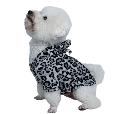 Mājdzīvnieku drēbes suns suns kaķis ar kapuci flaneļa silts un ērts melnbalts savīti raksts vienkāršs un dāsns