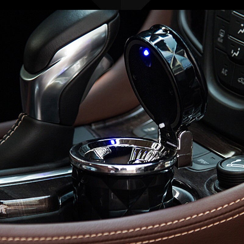 CHIZIYO Vysokokvalitný čiernobiely diamantový popolník do auta Prenosný modrý LED popolník do auta Univerzálny držiak na cigaretový valec