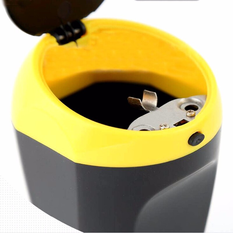 1 gab. Dzeltens/zils augstas temperatūras pogas tipa universāls pelnu trauks automašīnai ar vāku, piekarināmu izeju Creative pelnu trauks 11x7cm