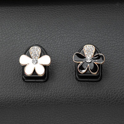 Kreatív rajzfilm strasszos mini autóakasztók üléstámla tartó kulcstartókhoz Otthoni irodai horgok Tároló autós stílus kiegészítők