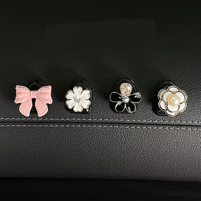 Kreatív rajzfilm strasszos mini autóakasztók üléstámla tartó kulcstartókhoz Otthoni irodai horgok Tároló autós stílus kiegészítők