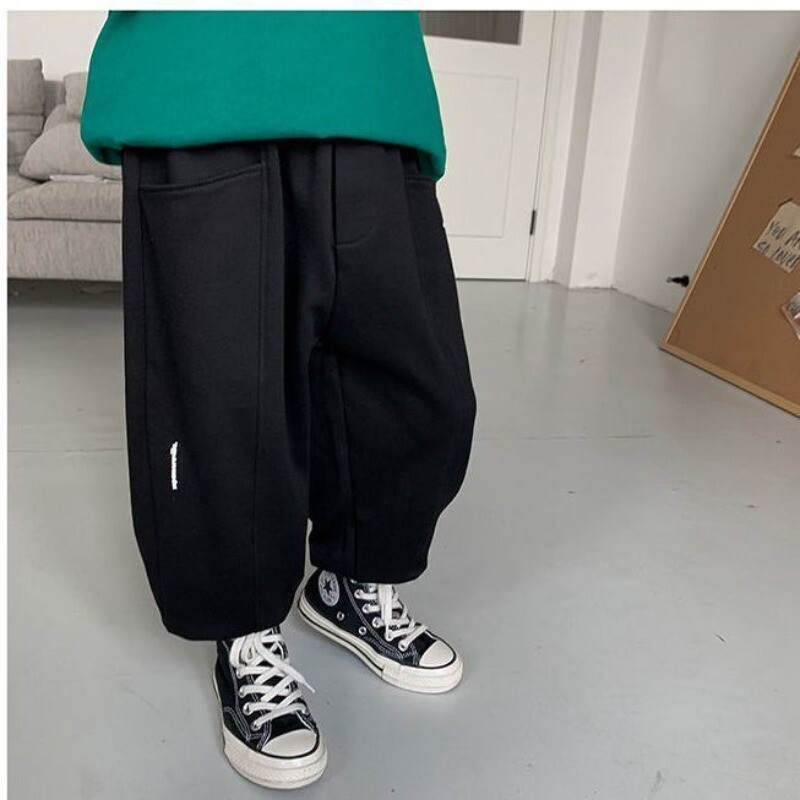 Rudens vaikams plonos raidės sportinės kelnės berniukams iki kulkšnies Haremo kelnaitės 2+ m. Jauno vaiko drabužiai pavasariniai mergaičių sportinės kelnės elastiniu juosmeniu