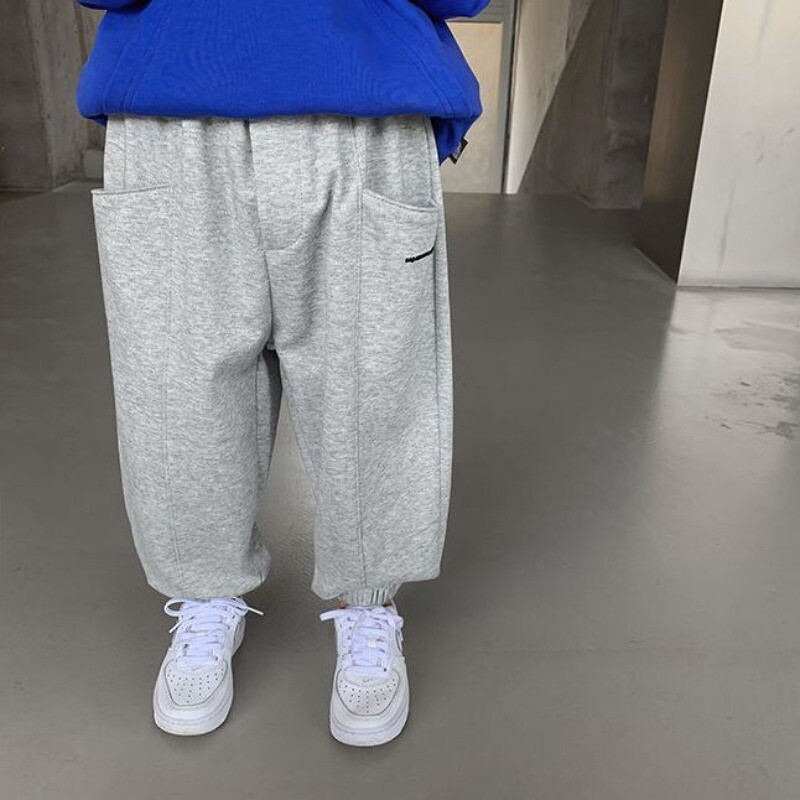 Rudens vaikams plonos raidės sportinės kelnės berniukams iki kulkšnies Haremo kelnaitės 2+ m. Jauno vaiko drabužiai pavasariniai mergaičių sportinės kelnės elastiniu juosmeniu