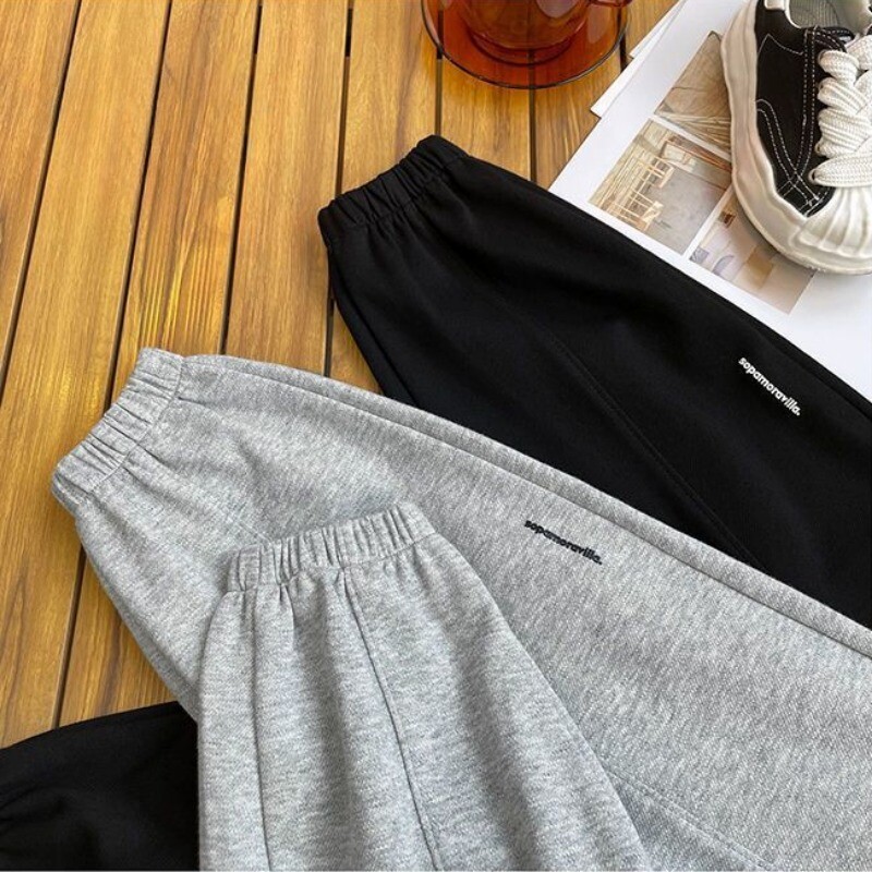 Rudens vaikams plonos raidės sportinės kelnės berniukams iki kulkšnies Haremo kelnaitės 2+ m. Jauno vaiko drabužiai pavasariniai mergaičių sportinės kelnės elastiniu juosmeniu