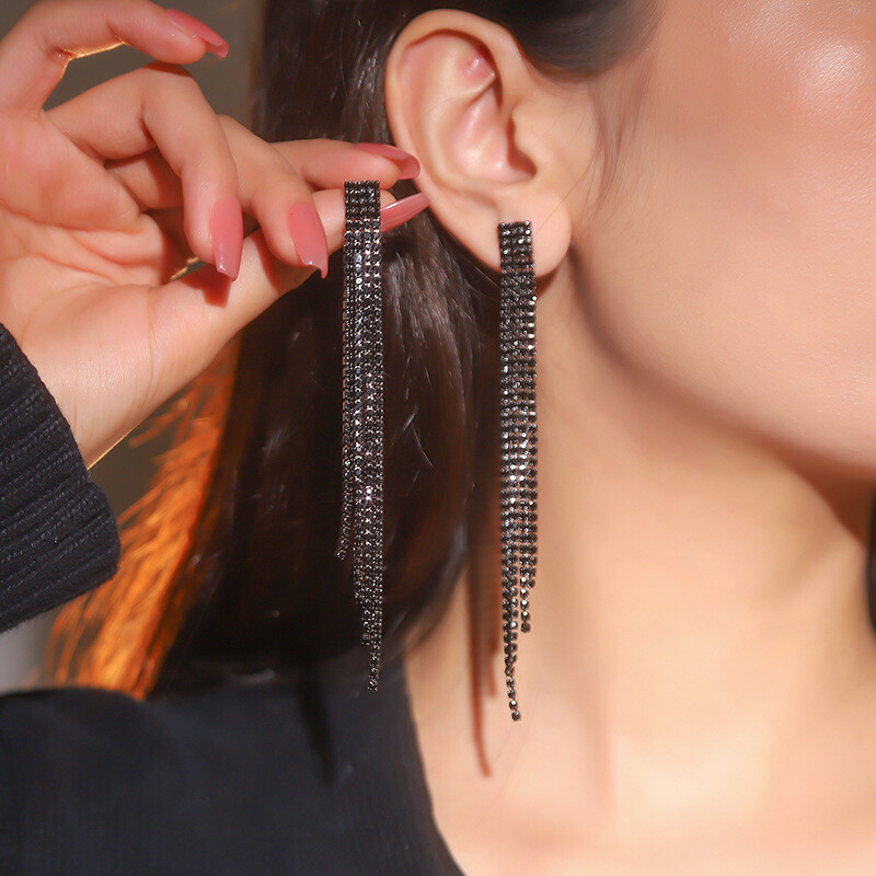 FYUAN Cercei lungi cu ciucuri de modă pentru femei, cercei suspendați cu strasuri negre, bijuterii pentru petrecerea de nuntă