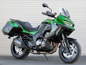 За Kawasaki Versys 1000 2019-2022 Мотоциклетна ауспухова свързваща тръба Средна средна тръба Неръждаема стомана Запазете катализатора Slip On Заглушител