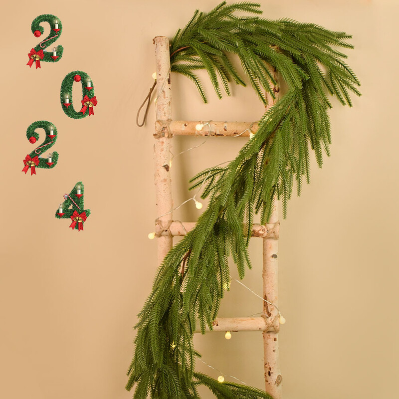 „Amazon“ imituoja minkštos gumos Kalėdų Norfolko pušies rotango namų darbalaukio atmosferą, dekoruojančią sieną