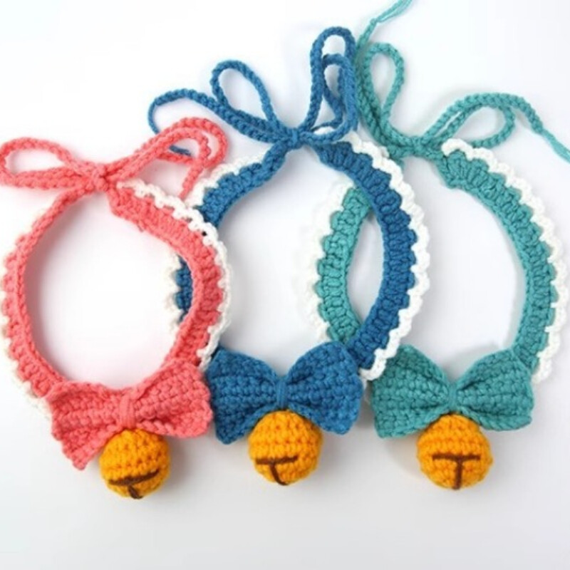 Adīšana mājdzīvnieku kaklasiksnas jaukas bantītes zvana formas trikotāžas šalle ar rokām darināta suņu kaķa kaklasiksna tamborēta kaklasaite regulējama kaklarota mājdzīvnieku aksesuāri