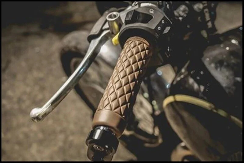 Naujos universalios 7/8 colių 22 mm neslystančios senovinių motociklų kavinės lenktynininkų guminės rankenos rankenos su „Blance Block“