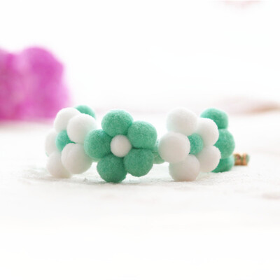 Macaron ziedu krāsains suņu apkakles kaklasiksna kaklasiksna kaklasiksna salda mājdzīvnieka loka šalle kaķu aksesuāri kucēna kakla lakatiņam, ar rokām darināta Yorkie lupatu lelle