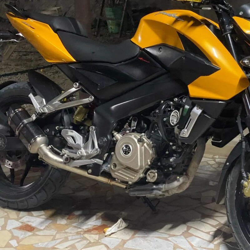 NS200, skirtas BajajPulsarNS200 Bajaj NS 200 51 mm krosinio motociklo išmetimo vidurinės vidurinės jungties vamzdžio lenktynėms nerūdijančio plieno alkūnė