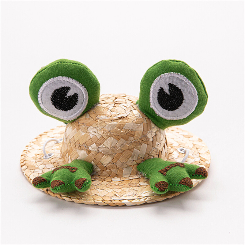 1 vnt. rankomis megzta varlių šiaudinė naminių šunų kepurė ir katės kepurė su reguliuojamu peties dirželiu. Kūrybiniai šunų ir kačių galvos apdangalai