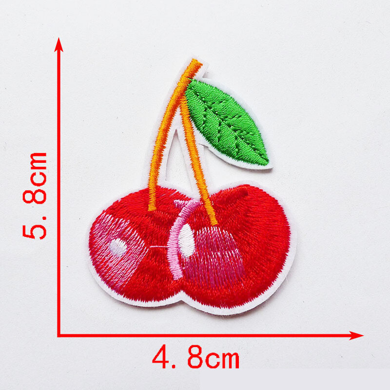 Izsmalcinātas zemeņu auduma uzlīmes, multfilmu dzīvnieku auduma uzlīmes, datoru izšūšanas zīmogi, karstās štancēšanas uzlīmes, bērnu apģērbu aksesuāru ielāpi