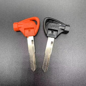 Visiškai naujas pakaitinis raktas, nenupjautas Yamaha motorolerio uždegimo rakto tuščias kairysis / dešinysis Grove mentės magnetas nuo vagystės užrakto raktai