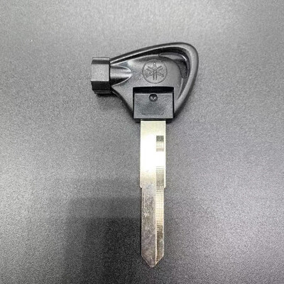 Visiškai naujas pakaitinis raktas, nenupjautas Yamaha motorolerio uždegimo rakto tuščias kairysis / dešinysis Grove mentės magnetas nuo vagystės užrakto raktai