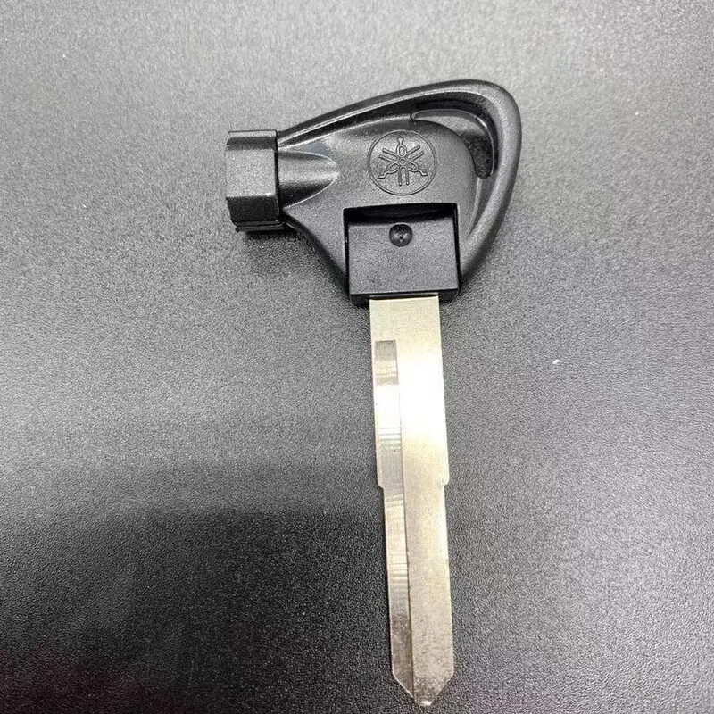 Visiškai naujas pakaitinis raktas, nenupjautas Yamaha motorolerio uždegimo rakto tuščias kairysis / dešinysis Grove mentės magnetas nuo vagystės užrakto raktai