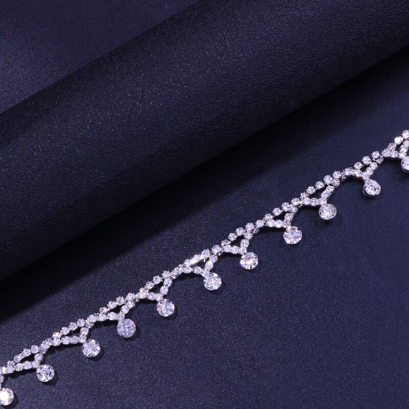 Madinga ištuštinta geometrinė inkrustuota kalnų krištolinė blizganti seksuali paplūdimio grandinėlė