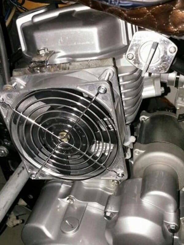 12V 6 colių motociklo plonas elektrinis aušinimo radiatoriaus ventiliatoriaus surinkimo vandens bakas, skirtas 150cc 200cc Honda CB400 VTEC Hornet Magna 250