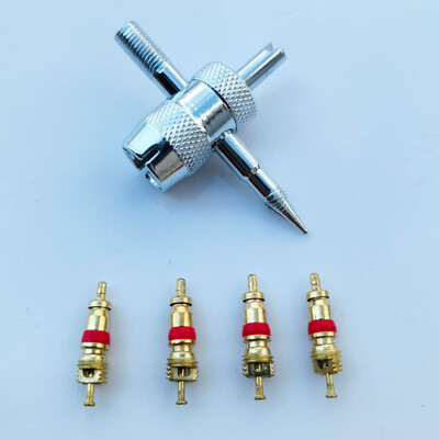 4 gab. vara vārsta pamatnes automašīnu riepu remonta rīki 4 vienā riepas vārsta kāta noņemšanas rīks Vārsta kāta novilcēja riepu tīrīšanas rīks