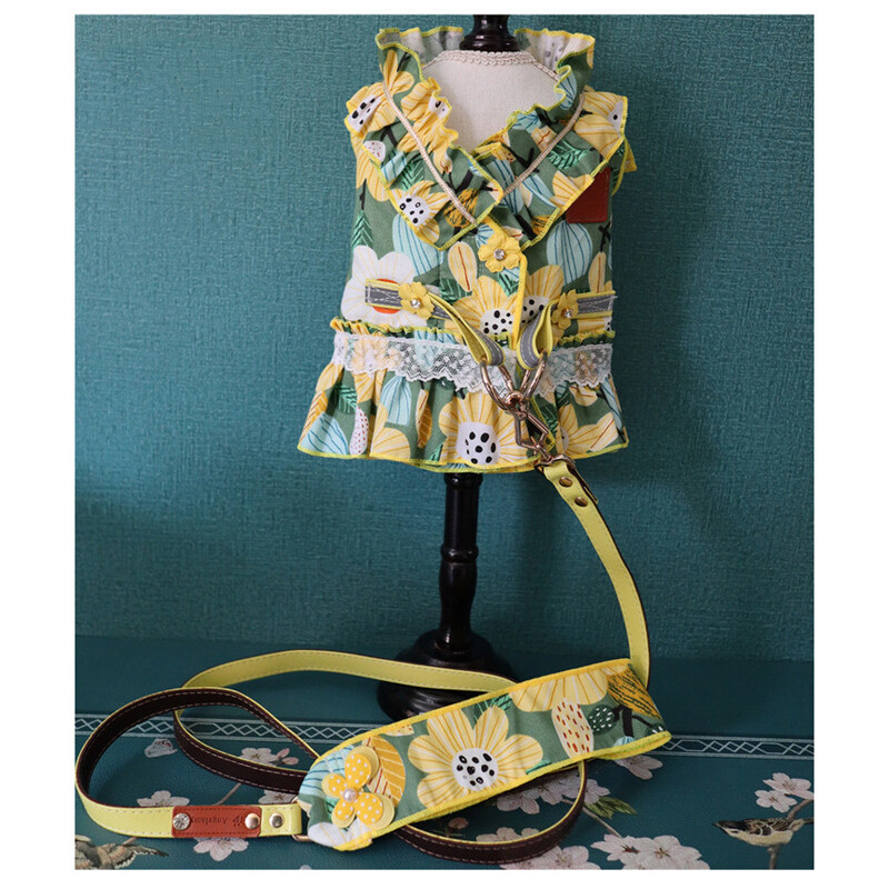 Šunų suknelės diržų pavadėlio rinkinys mažiems ir vidutiniams šunims, vaikščiojantiems katėms vasarą su gėlių raštais Prabangaus dizaino šuniuko trumpa suknelė su perlų lanku