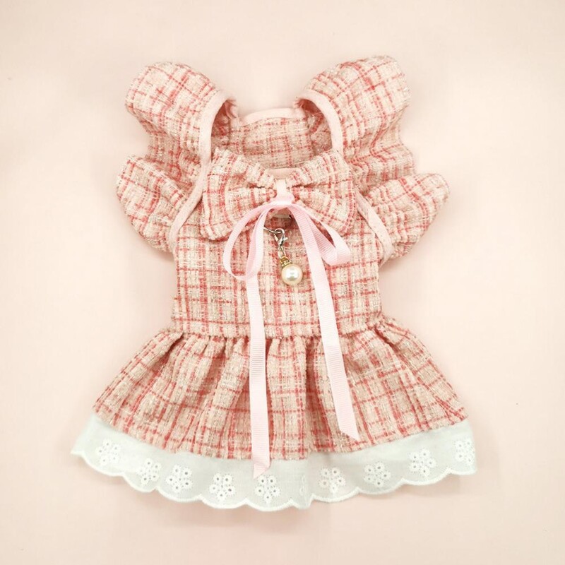 1 komplekta mājdzīvnieka kleita ar vilkšanas gredzenu, lidojošām piedurknēm, priekšgala galvassega mākslīgās pērles kulonu dekors, kaķu suņu princeses kleita, mājdzīvnieku piederumi